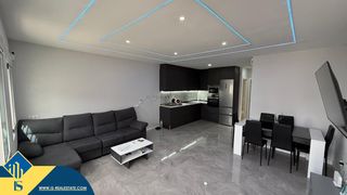 Casa a Zona Carrefour - Urbanizaciones. Casa con terraza, en la provincia de alicante, en la ciudad de t