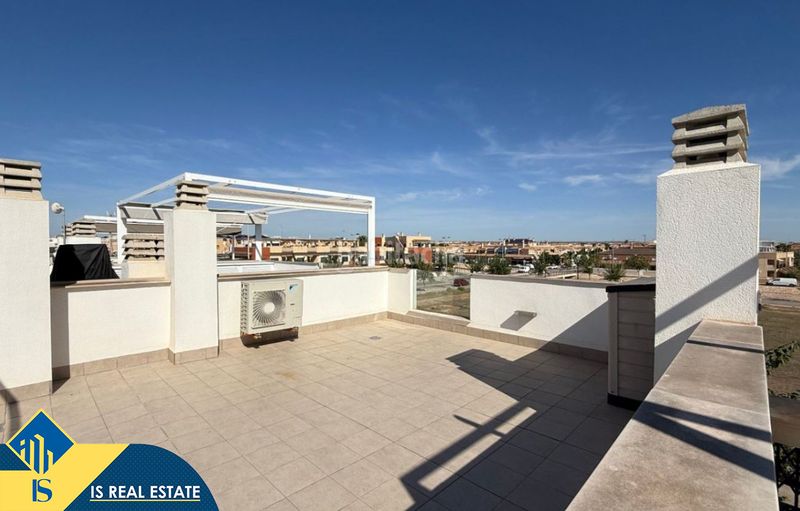 Foto b54cdd90-1c67-4564-abfb-eeaef32551e5. Ático  con piscina comunitaria, en la provincia de alicante, en la ciudad de orihuela costa. 2 habitaciones | 61 m² | 3 kilómetros en Pilar de la Horadada
