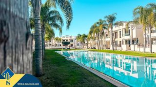 Casa a Los Balcones-Los Altos. Bungalow con piscina comunitaria, en la provincia de alicante, e