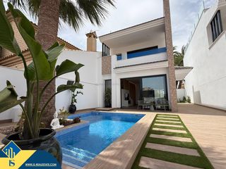 Xalet a San Pedro del Pinatar. Villa con piscina privada, en la provincia de alicante, en orihu