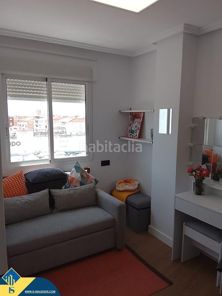 Foto caa9ca1d-bff5-4229-895e-e6218ce08509. Pis a Antonio Machado Torrevieja