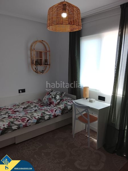 Foto cdee7f0d-8d74-4ef8-91e2-bdb38454a422. Pis a Antonio Machado Torrevieja
