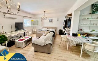 Apartament a Las Piscinas Naturales. Apartamento reformado con terraza, en la provincia de alicante,