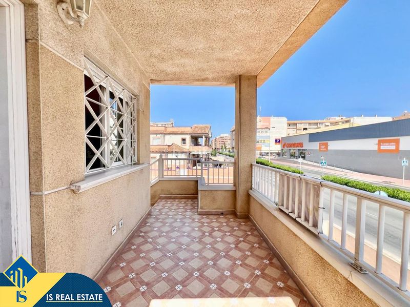 Foto 4dcea1c4-8a48-4704-bf15-43c6a1012b72. Casa amb calefacció aparcament piscina a El Molino Torrevieja