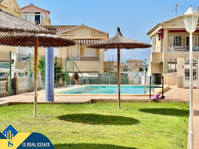 Foto 4fc7b825-1e9a-4ea7-96b9-4f244b8591f1. Casa amb calefacció aparcament piscina a El Molino Torrevieja