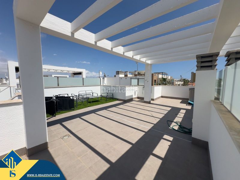 Foto 0d9edf9f-580c-4561-9a0b-df54328ebbc8. Casa amb piscina a La Zenia Orihuela