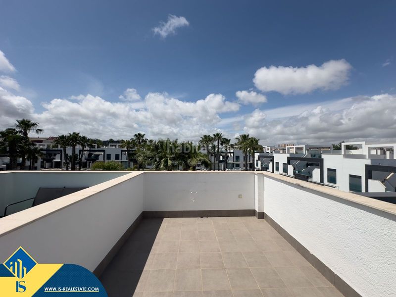 Foto 5da91ca7-7937-4fef-9b5b-99c7cc2041e3. Casa amb piscina a La Zenia Orihuela
