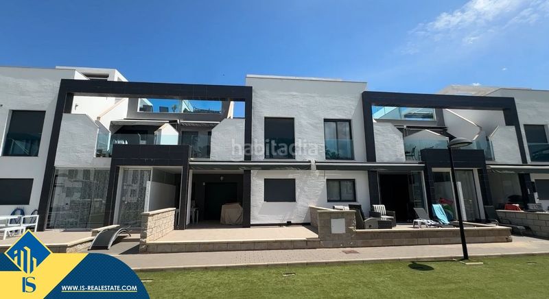 Foto cdc18e0b-6c6a-4293-9ff0-1c25774e8e5b. Casa amb piscina a La Zenia Orihuela