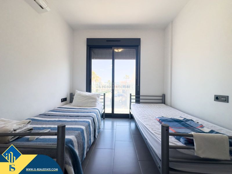 Foto ce6b4194-3261-45ae-b943-cd5585e695e6. Casa amb piscina a La Zenia Orihuela
