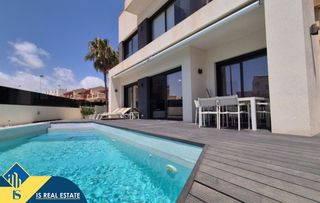 Xalet a Zona los Frutales. Villa con piscina privada, en la provincia de alicante, en la ci
