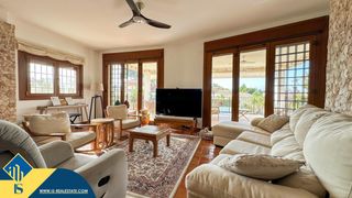 Xalet a Campoamor. Villa con piscina privada, en la provincia de alicante, en orihu