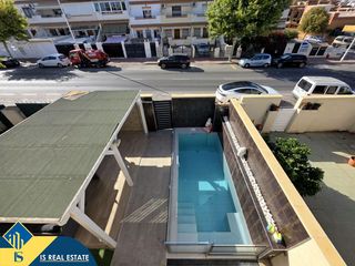 Xalet a Parque Acuático - Sector 25. Villa con piscina privada, en la provincia de alicante, en la ci