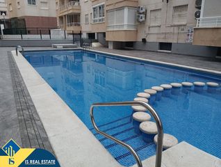 Penthouse in Las Piscinas Naturales. Ático con piscina comunitaria, en la provincia de alicante, en l