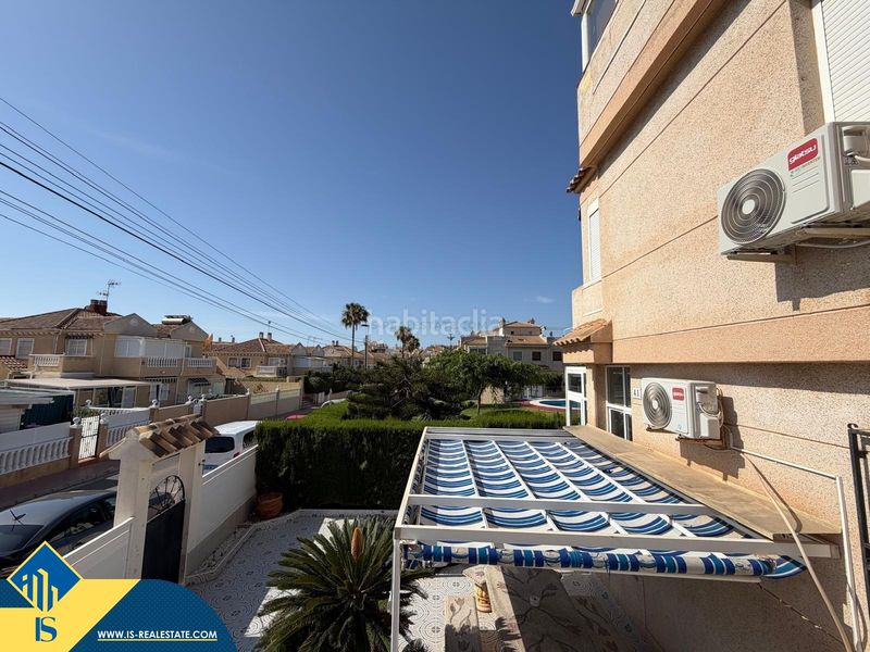 Foto d3e43bad-9558-4a3f-9d7e-ff91e03e27ac. Dúplex amb piscina a Torreblanca Torrevieja