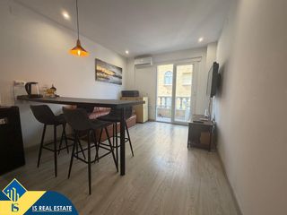 Apartment in Zona Playa del Cura. Apartamento reformado con terraza, en la provincia de alicante,
