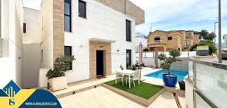 Chalet à Villamartín-Las Filipinas. Villa con piscina privada, en la provincia de alicante, en orihu