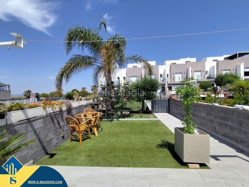 Foto 407a8ef1-e8dc-40db-84be-2a050149db75. Casa amb piscina a Parque Acuático - Sector 25 Torrevieja