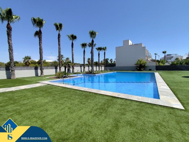 Foto 49fb2e17-1b3d-462c-a26b-6f66fa76680a. Casa amb piscina a Parque Acuático - Sector 25 Torrevieja