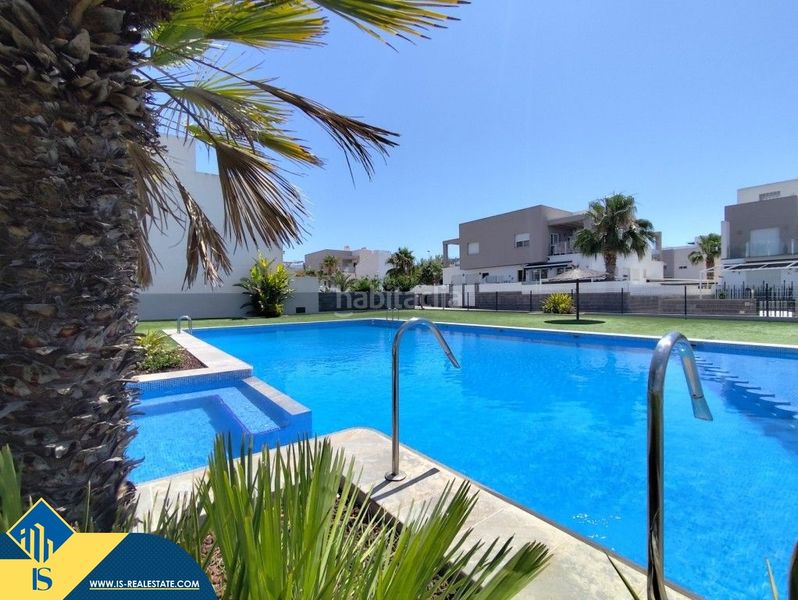 Foto fef4a383-4e18-45f3-be87-290a2998b6ae. Casa amb piscina a Parque Acuático - Sector 25 Torrevieja