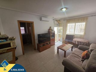 Apartament a Puerto Deportivo. Apartamento con terraza en la provincia de alicante, en torrevie