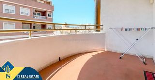 Apartament a Parque de las Naciones. Apartamento con terraza en la provincia de alicante, en torrevie