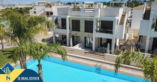 Apartament a Los Balcones-Los Altos. Apartamento con piscina comunitaria, en la provincia de alicante