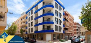 Flat in Las Piscinas Naturales. Apartamento con piscina comunitaria, en la provincia de alicante
