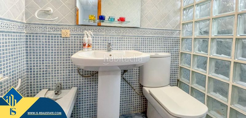 Foto 24ff3086-e3d4-4e8a-891d-be0877273b26. Casa amb aparcament a Playa Flamenca Orihuela