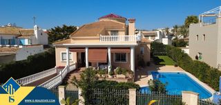 Xalet a Cañada del Molino. Villa con piscina privada, en la provincia de alicante, en la lo