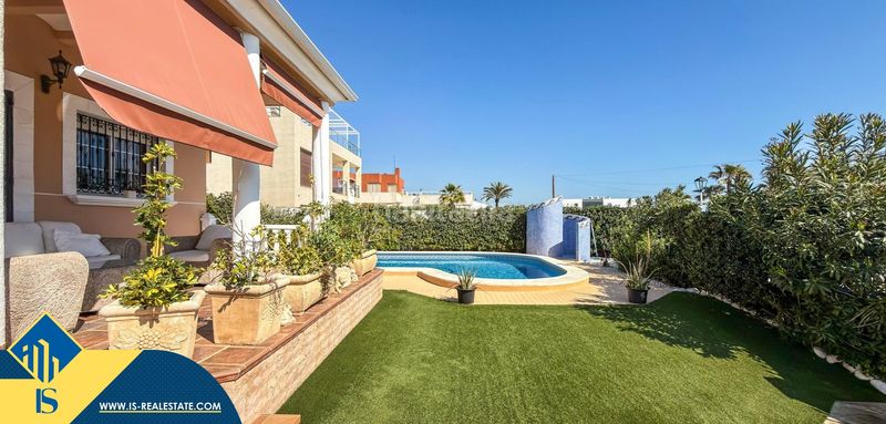 Foto cf8250ac-81d1-42a2-8299-8c53e645b18f. Chalet in Cañada del Molino Torrevieja