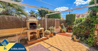 Casa a La Florida. Bungalow con piscina comunitaria, en la provincia de alicante, e