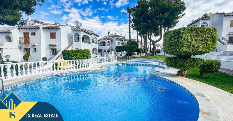 Foto 3f09b3d1-e13c-481c-8902-90115d214717. Casa amb xemeneia calefacció piscina a Aguas Nuevas Torrevieja