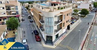 Apartamento en San Miguel de Salinas. Apartamento reformado con piscina comunitaria, en la provincia d