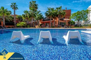 Etagenwohnung in Villamartín-Las Filipinas. Apartamento con piscina comunitaria, en la provincia de alicante