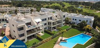 Pis a El Pinar de Campoverde. Apartamento con piscina comunitaria, en la provincia de alicante