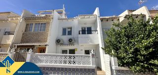 Casa en Los Balcones-Los Altos. Casa con piscina comunitaria, en la provincia de alicante, en la