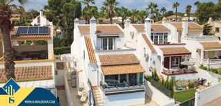 Chalet in Villamartín-Las Filipinas. Villa con piscina privada, en la provincia de alicante, en orihu
