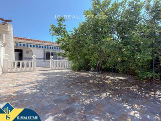 Chalet in Nueva Torrevieja. Villa con terraza en la provincia de alicante, en torrevieja. 2