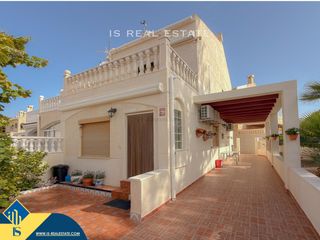 Chalet en Zona los Frutales. Villa reformada con piscina comunitaria, en la provincia de alic