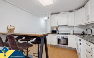 Appartamento in Avenida Habaneras - Curva de Palangre. Apartamento con terraza, en la provincia de alicante, en la ciud