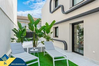 Chalet à La Zenia. Villa con piscina privada, en la provincia de alicante, en orihu