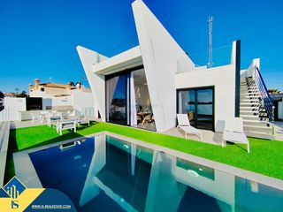 Chalet in La Florida. Villa con piscina privada, en la provincia de alicante, en la ci
