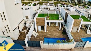 Chalet à Lomas de Cabo Roig - Los Dolses. Villa con piscina privada, en la provincia de alicante, en orihu