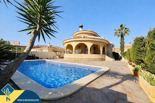 Chalet in Benijófar. Villa con piscina privada, en la provincia de alicante, en la lo