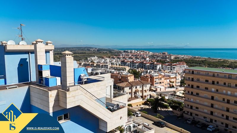 Foto 3d1f7882-d063-4aa0-aa66-1bc3ef0f1263. Àtic amb aparcament piscina a Gaspar Perelló Torrevieja