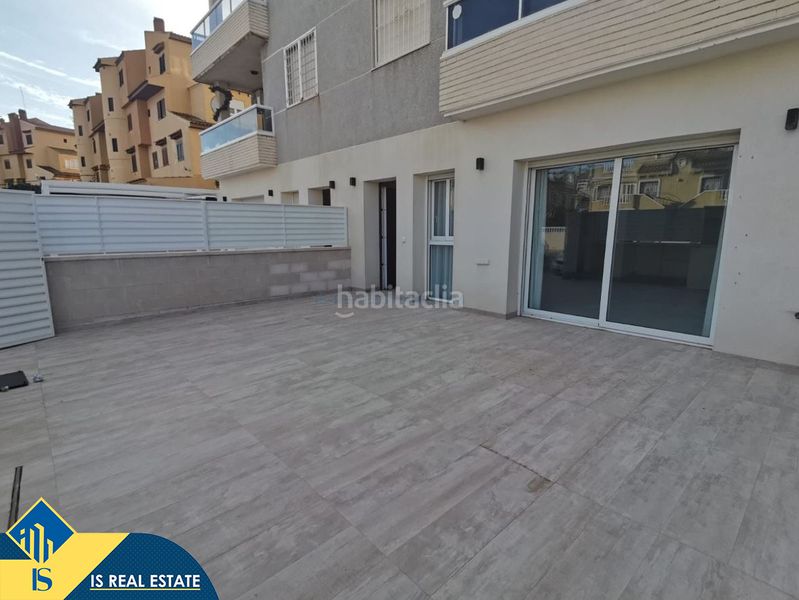 Foto af17e1a3-4f03-47cf-a039-63c12f37a3a5. Casa amb piscina a Puerto Deportivo Torrevieja