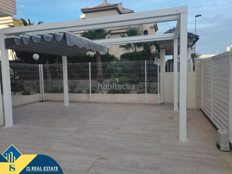 Foto bc6043ff-ae9d-4bbe-a3be-6c4b0bb0022d. Casa amb piscina a Puerto Deportivo Torrevieja