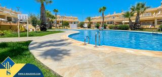Haus in Los Balcones-Los Altos. Casa con piscina comunitaria, en la provincia de alicante, en la