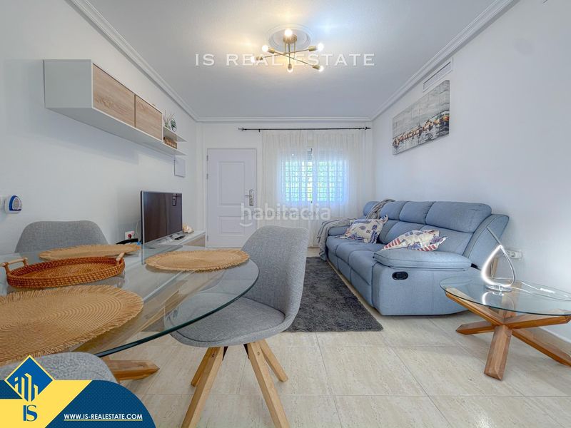 Foto bd4b74f7-ed35-42e1-917e-4266a63b43d2. Casa amb aparcament piscina a Aguas Nuevas Torrevieja