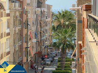 Etagenwohnung in Centro - Muelle Pesquero. Apartamento con terraza, en la provincia de alicante, en la ciud